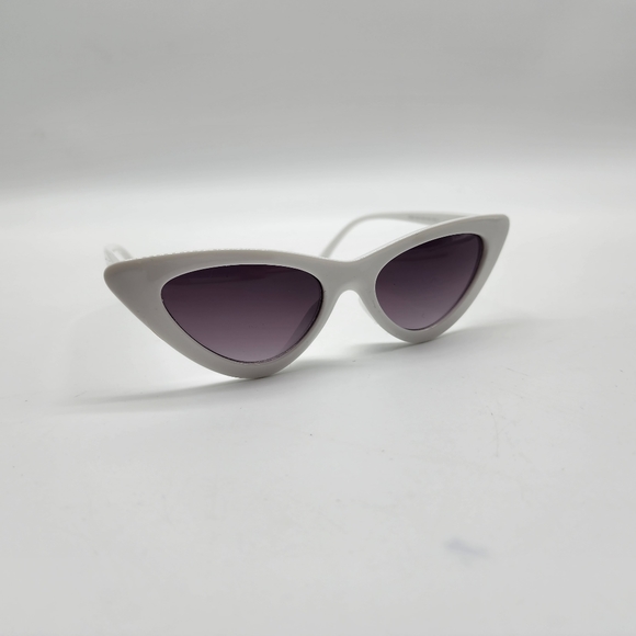 NWOT White Arcylic Black Len Cat Eye Sunglasses - Picture 6 of 14